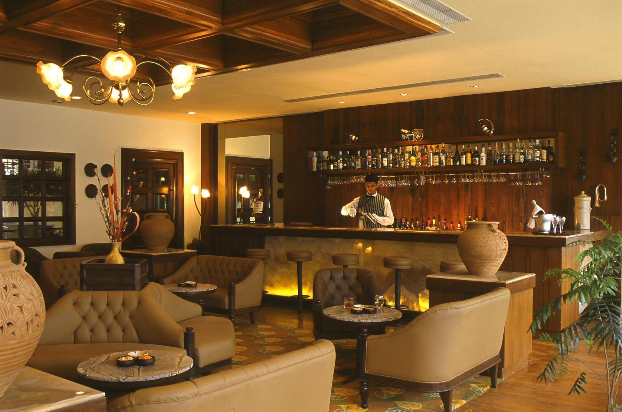 Fariyas Resort Lonavala Restaurant foto