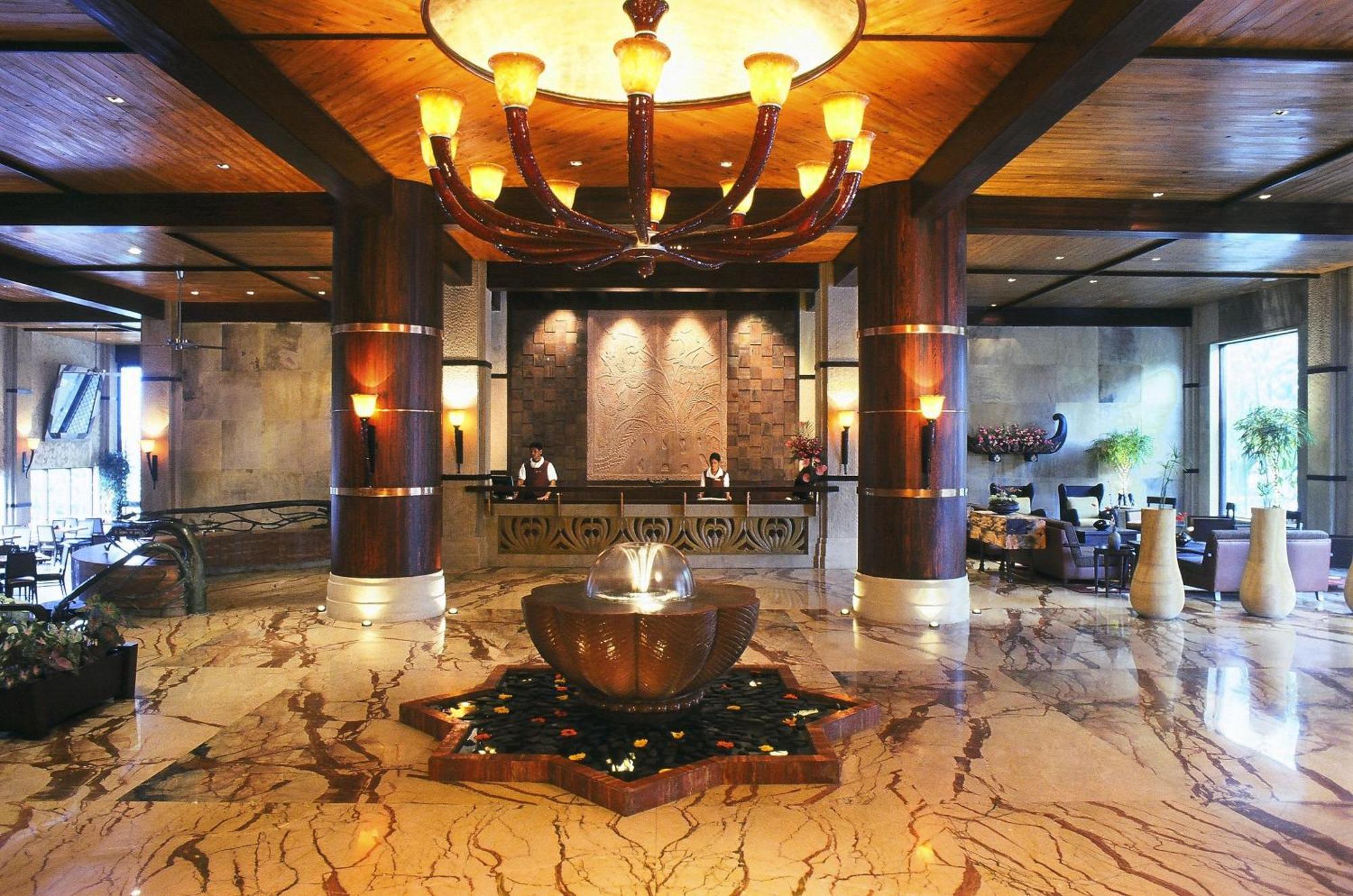 Fariyas Resort Lonavala Interior foto